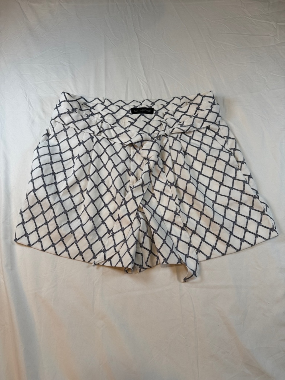 Banana Republic Printed Tie Waist Shorts Size 10 White & Black